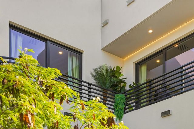984 SW 10th Street 1, Miami, FL 33130