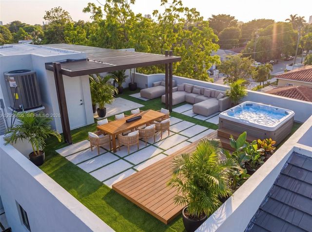 984 SW 10th Street 1, Miami, FL 33130