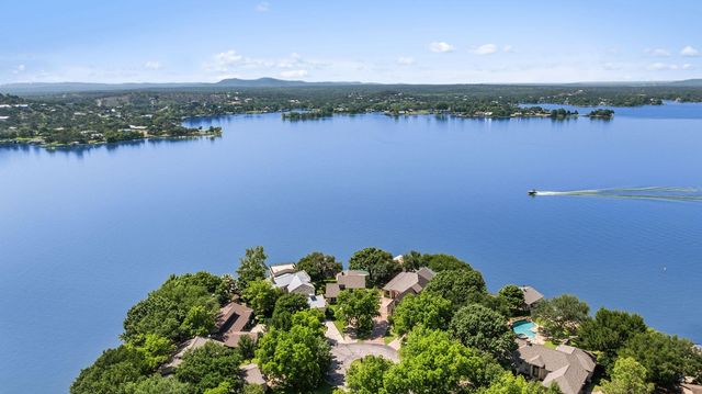 21 Beaver IS, Marble Falls, TX 78654