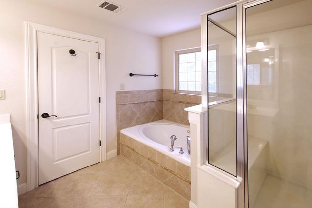 6400 Lakeshore DR, Lago Vista, TX 78645