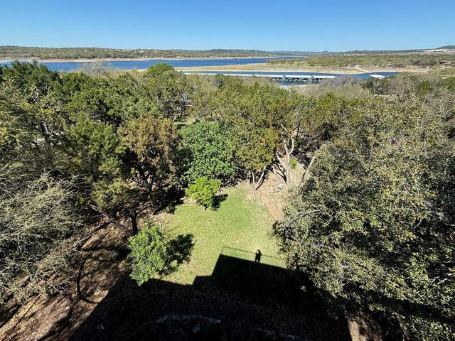 6400 Lakeshore DR, Lago Vista, TX 78645