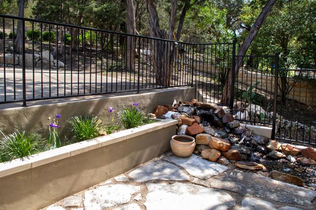 6400 Lakeshore DR, Lago Vista, TX 78645