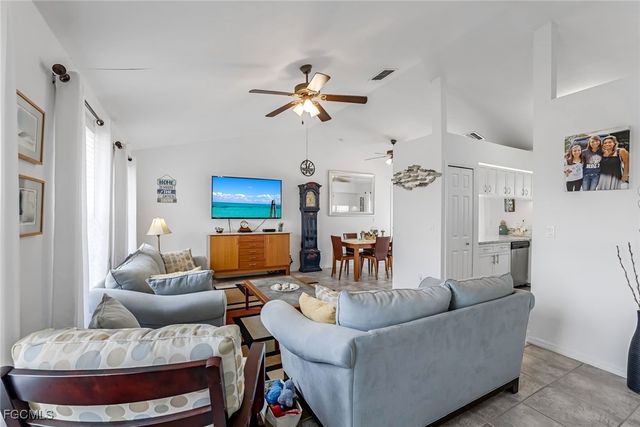 3518 SW 8th CT, Cape Coral, FL 33914