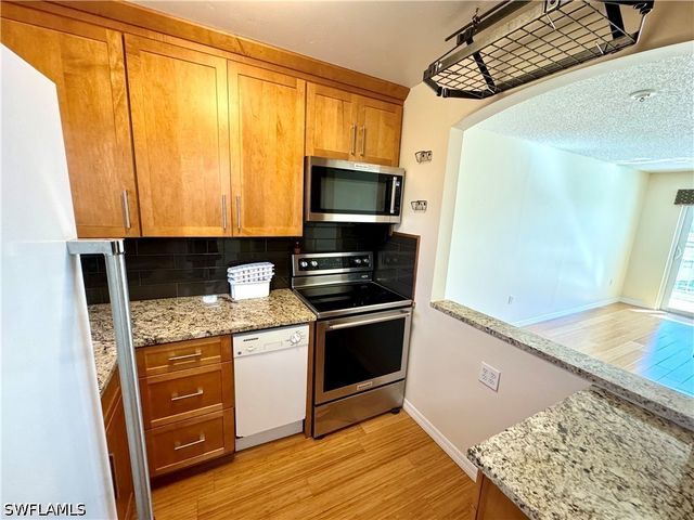 225 Turtle Lake CT 306, Naples, FL 34105