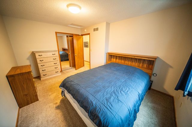 3919 Huntington Lane NW, Rochester, MN 55901