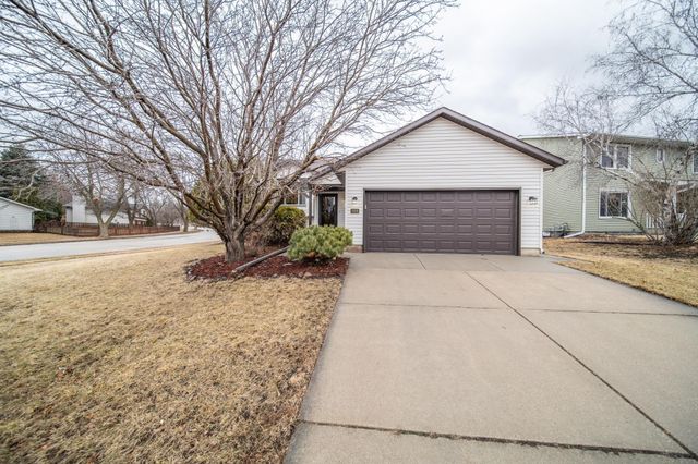 3919 Huntington Lane NW, Rochester, MN 55901