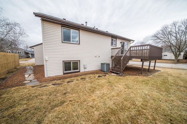 3919 Huntington Lane NW, Rochester, MN 55901