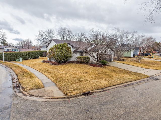 3919 Huntington Lane NW, Rochester, MN 55901