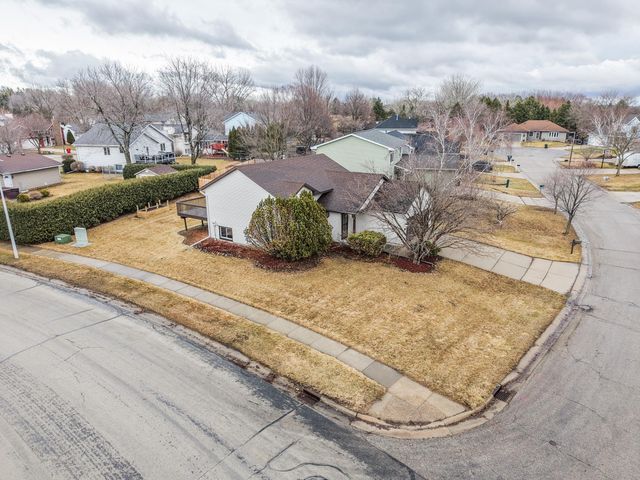 3919 Huntington Lane NW, Rochester, MN 55901