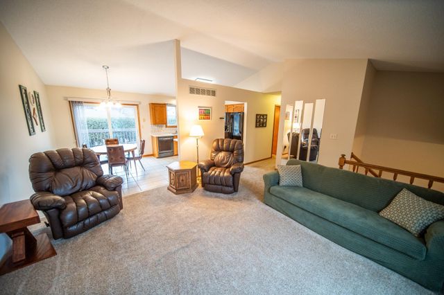 3919 Huntington Lane NW, Rochester, MN 55901