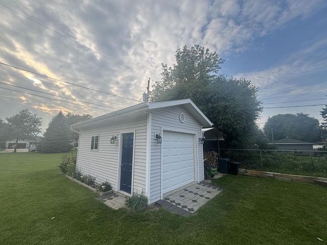 4369 S 49th STREET, Greenfield, WI 53220
