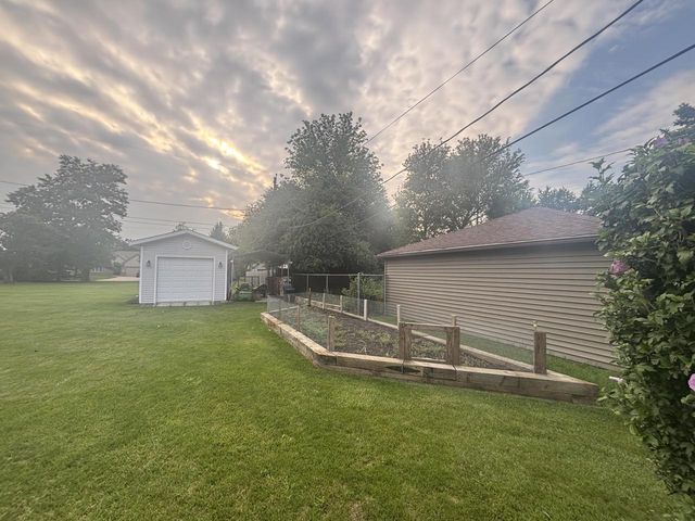 4369 S 49th STREET, Greenfield, WI 53220