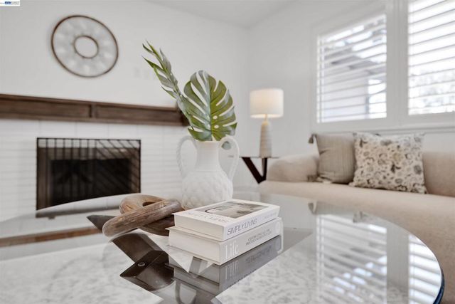 781 E Angela St, Pleasanton, CA 94566