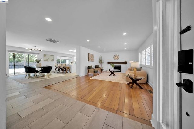 781 E Angela St, Pleasanton, CA 94566