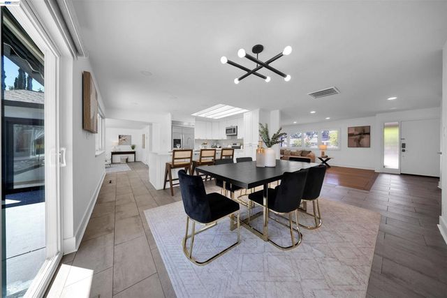 781 E Angela St, Pleasanton, CA 94566
