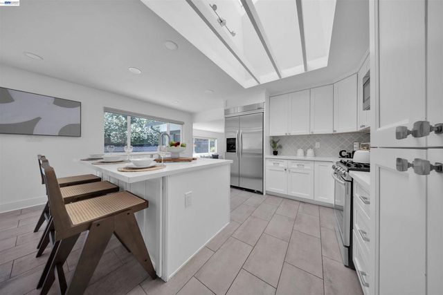 781 E Angela St, Pleasanton, CA 94566
