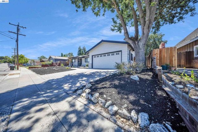 781 E Angela St, Pleasanton, CA 94566