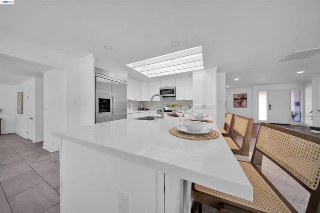 781 E Angela St, Pleasanton, CA 94566