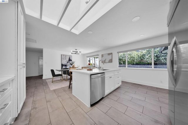 781 E Angela St, Pleasanton, CA 94566