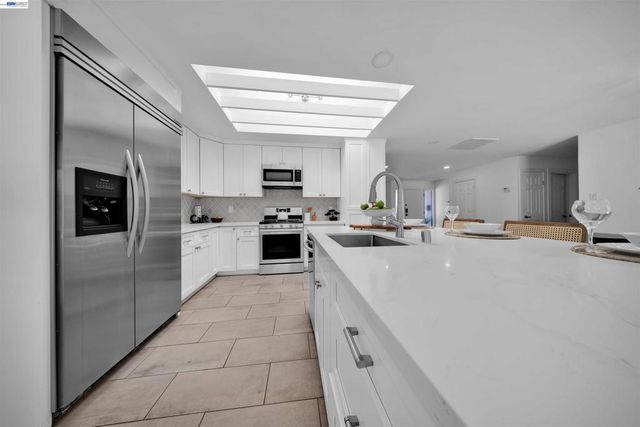 781 E Angela St, Pleasanton, CA 94566