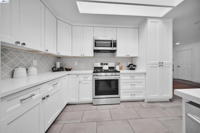 781 E Angela St, Pleasanton, CA 94566
