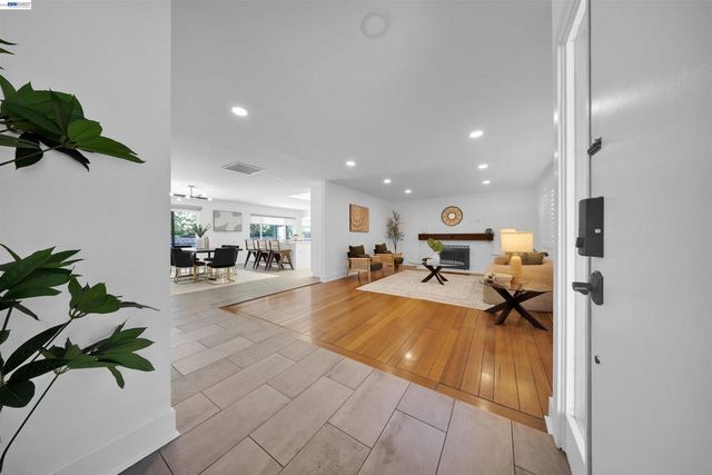 781 E Angela St, Pleasanton, CA 94566