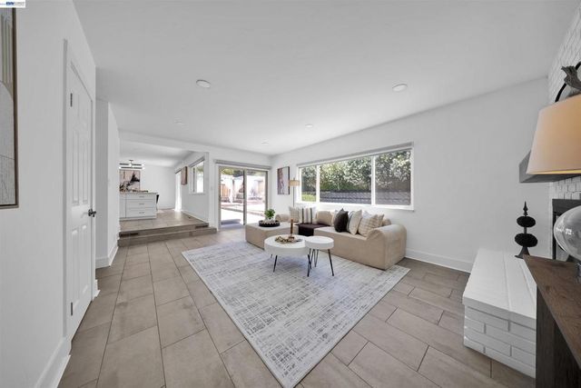781 E Angela St, Pleasanton, CA 94566