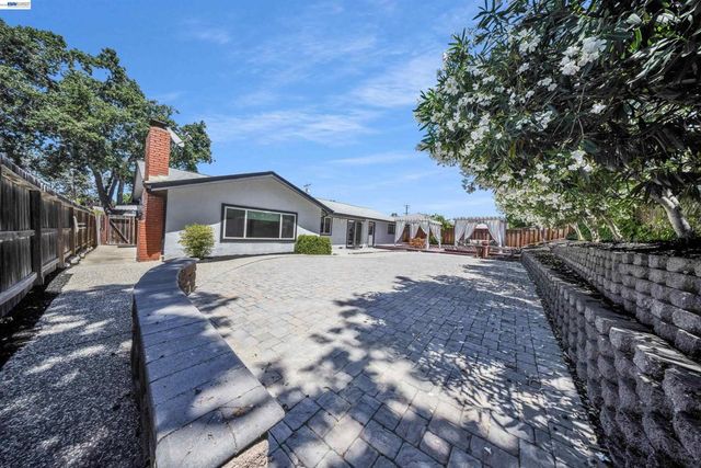 781 E Angela St, Pleasanton, CA 94566