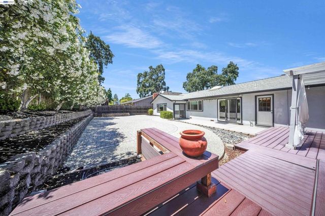 781 E Angela St, Pleasanton, CA 94566