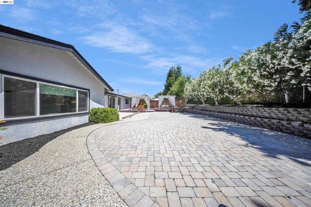 781 E Angela St, Pleasanton, CA 94566