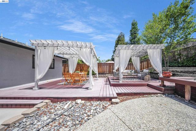 781 E Angela St, Pleasanton, CA 94566