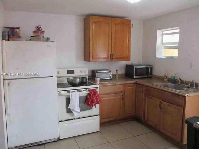 10040 NW 8th Ave, Miami, FL 33150