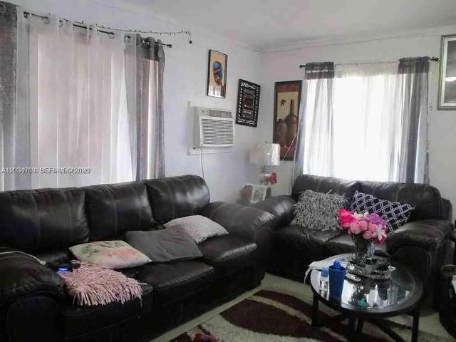 10040 NW 8th Ave, Miami, FL 33150