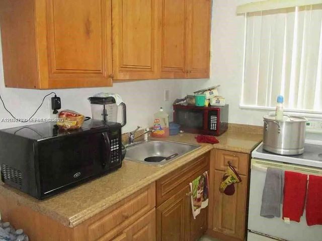 10040 NW 8th Ave, Miami, FL 33150