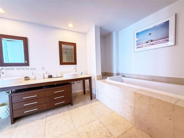 465 Brickell Ave 5505, Miami, FL 33131