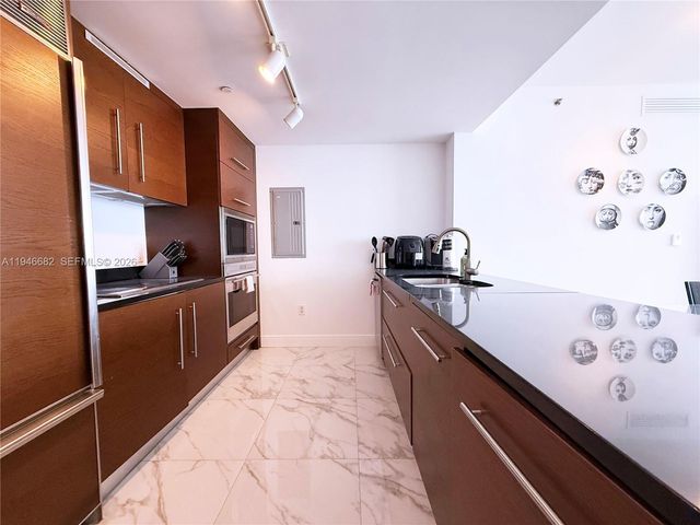 465 Brickell Ave 5505, Miami, FL 33131