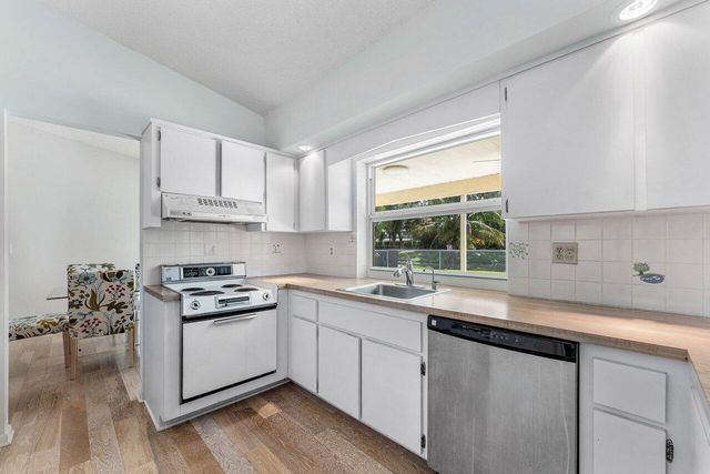 128 Sandpiper Avenue, Royal Palm Beach, FL 33411