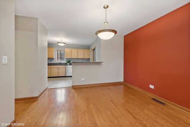 1930 Song Sparrow Court 1930, Schaumburg, IL 60173