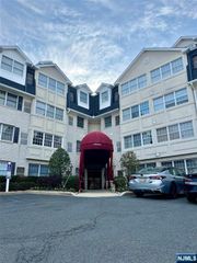 131 Clinton Place 116, Hackensack, NJ 07601
