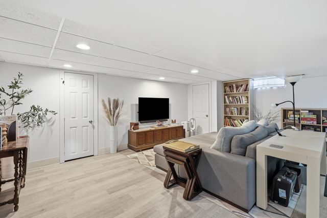 8796 Monroe Avenue, Munster, IN 46321