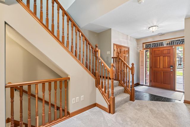 10776 Falling Water Lane B, Woodbury, MN 55129