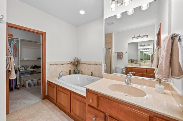 10776 Falling Water Lane B, Woodbury, MN 55129