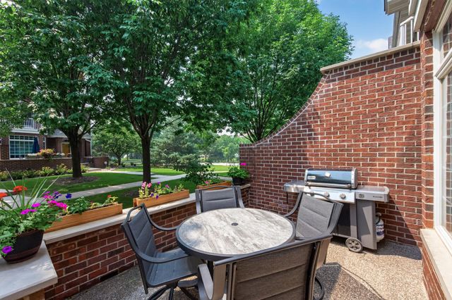 10776 Falling Water Lane B, Woodbury, MN 55129