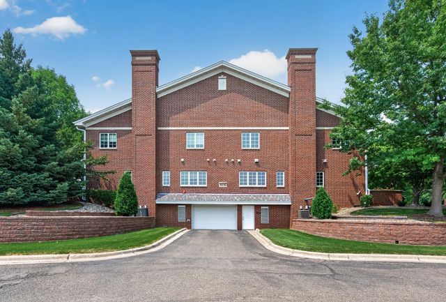 10776 Falling Water Lane B, Woodbury, MN 55129