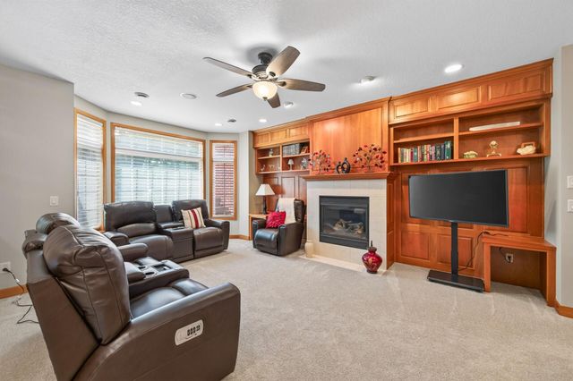 10776 Falling Water Lane B, Woodbury, MN 55129
