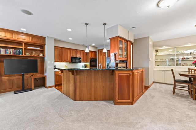 10776 Falling Water Lane B, Woodbury, MN 55129