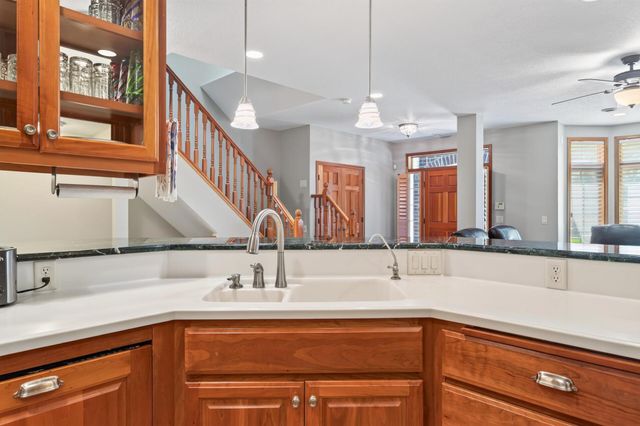 10776 Falling Water Lane B, Woodbury, MN 55129