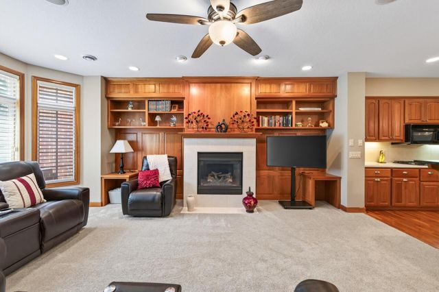 10776 Falling Water Lane B, Woodbury, MN 55129