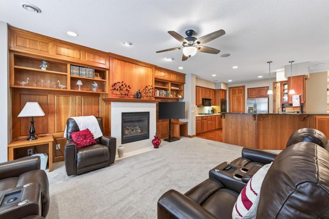 10776 Falling Water Lane B, Woodbury, MN 55129