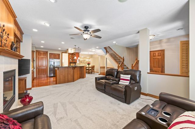 10776 Falling Water Lane B, Woodbury, MN 55129